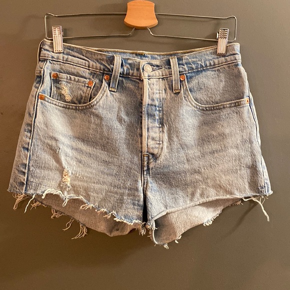 Levi’s 501 High Rise Cutoff Short EUC - Picture 1 of 4